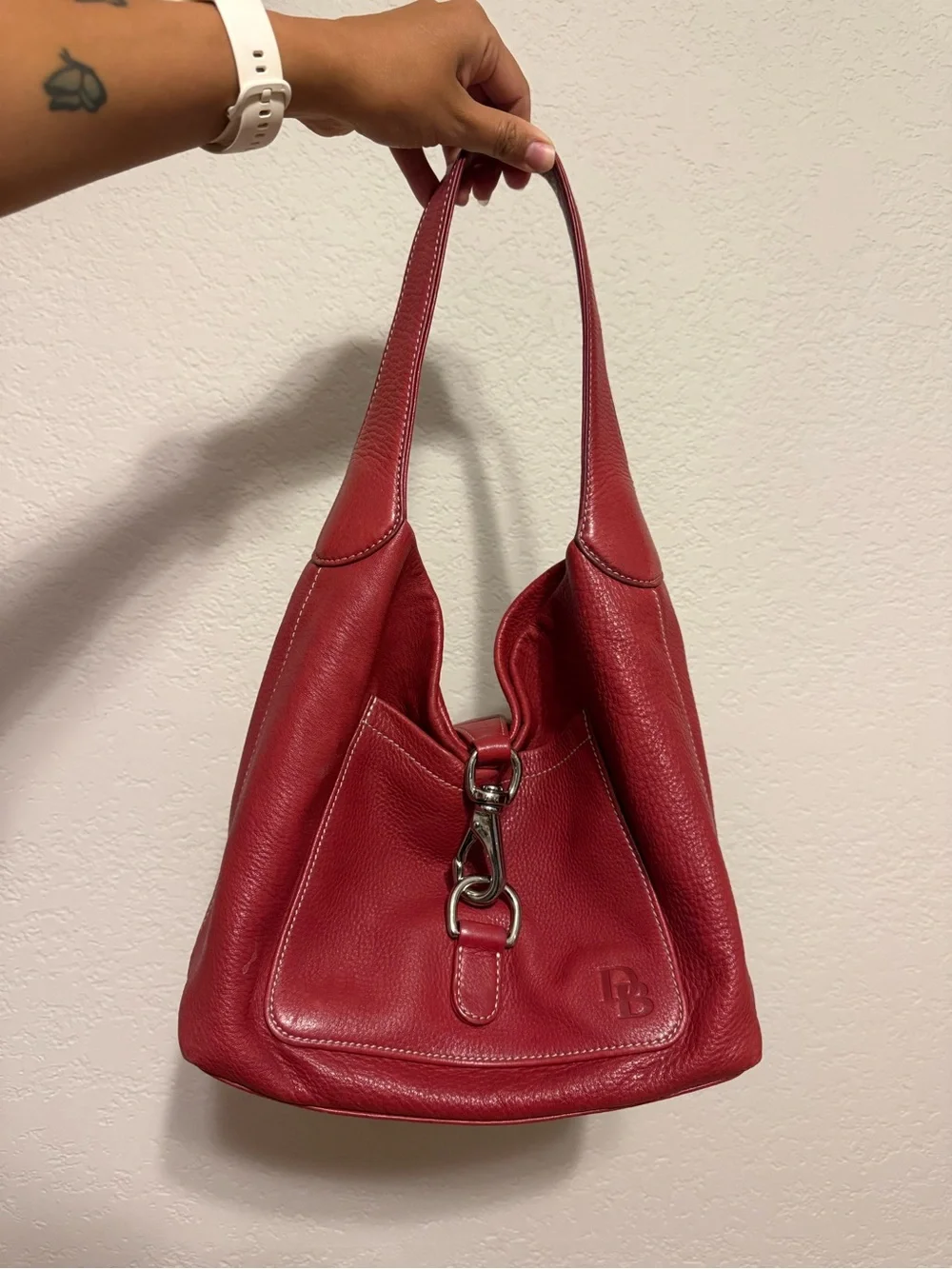 Dooney and Bourke Logo Lock Sac Red Leather
